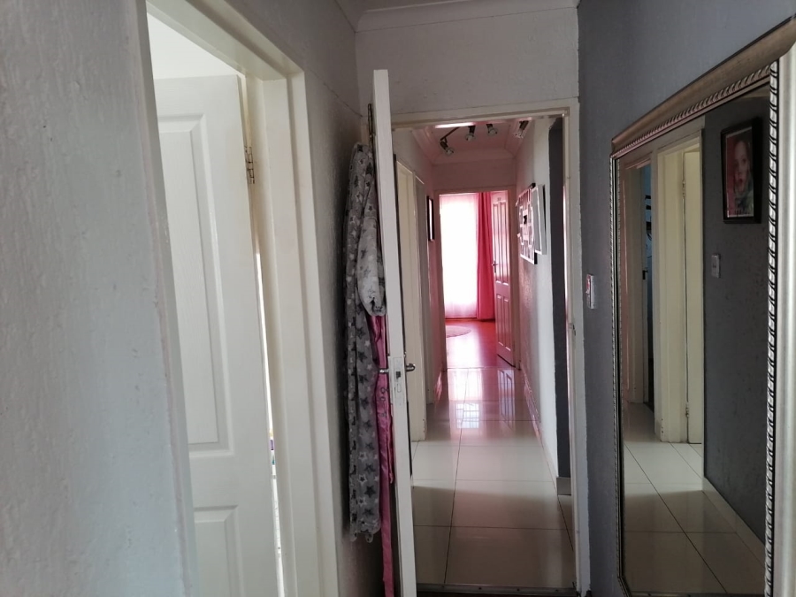 3 Bedroom Property for Sale in Mondeor Gauteng