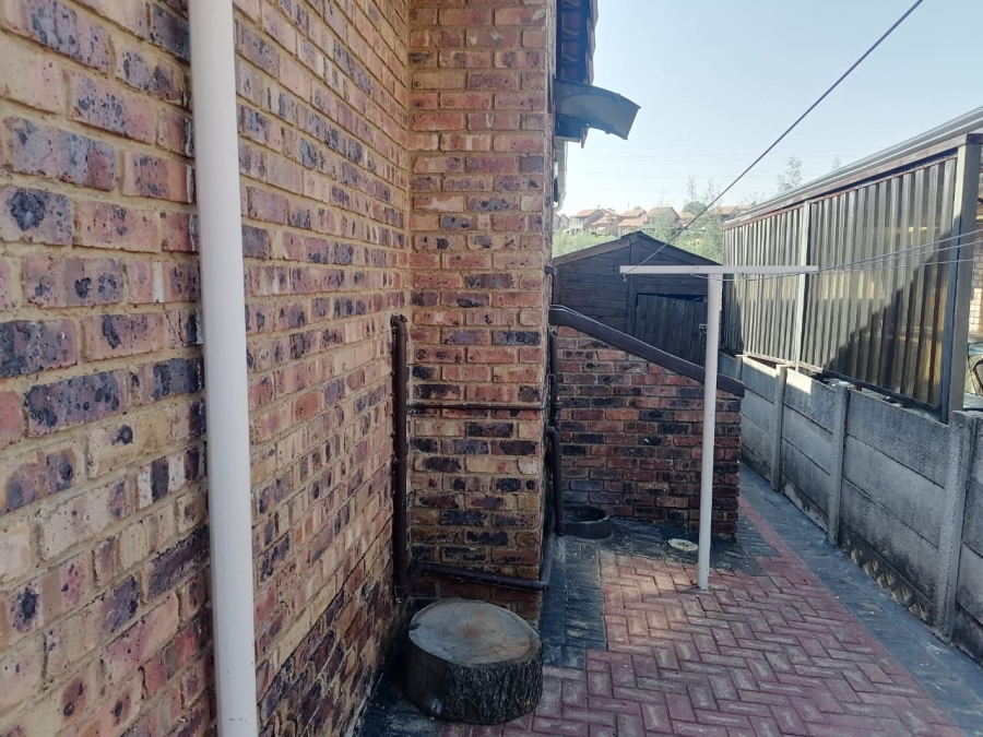 3 Bedroom Property for Sale in Mondeor Gauteng