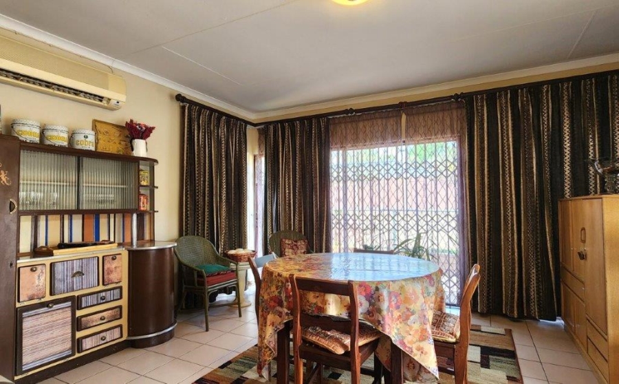 5 Bedroom Property for Sale in Alberante Gauteng