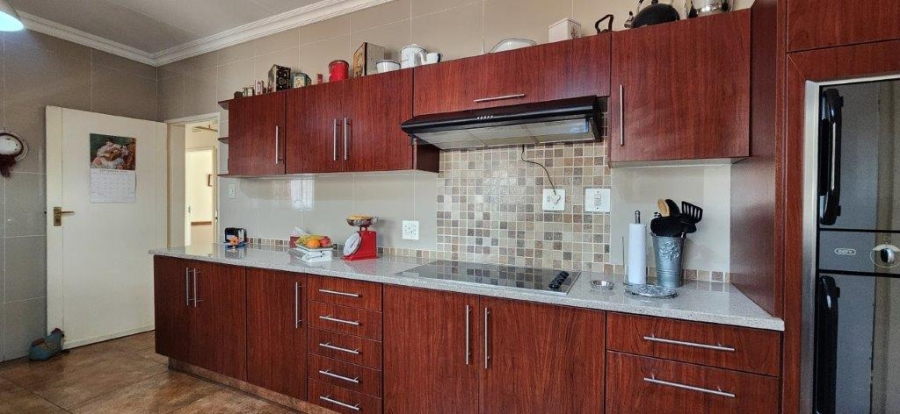 5 Bedroom Property for Sale in Alberante Gauteng