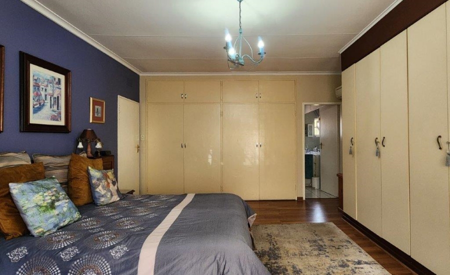 5 Bedroom Property for Sale in Alberante Gauteng