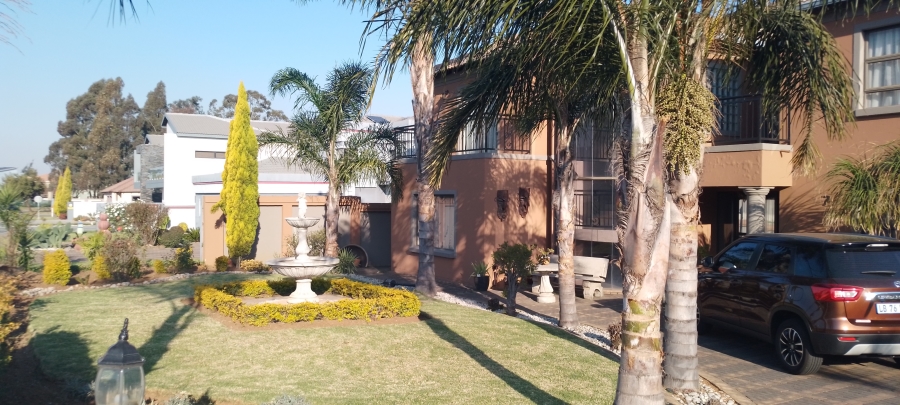 4 Bedroom Property for Sale in Helderwyk Gauteng