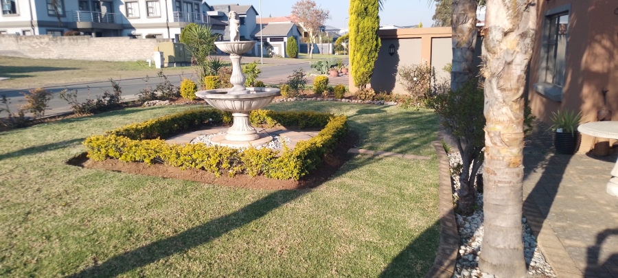 4 Bedroom Property for Sale in Helderwyk Gauteng