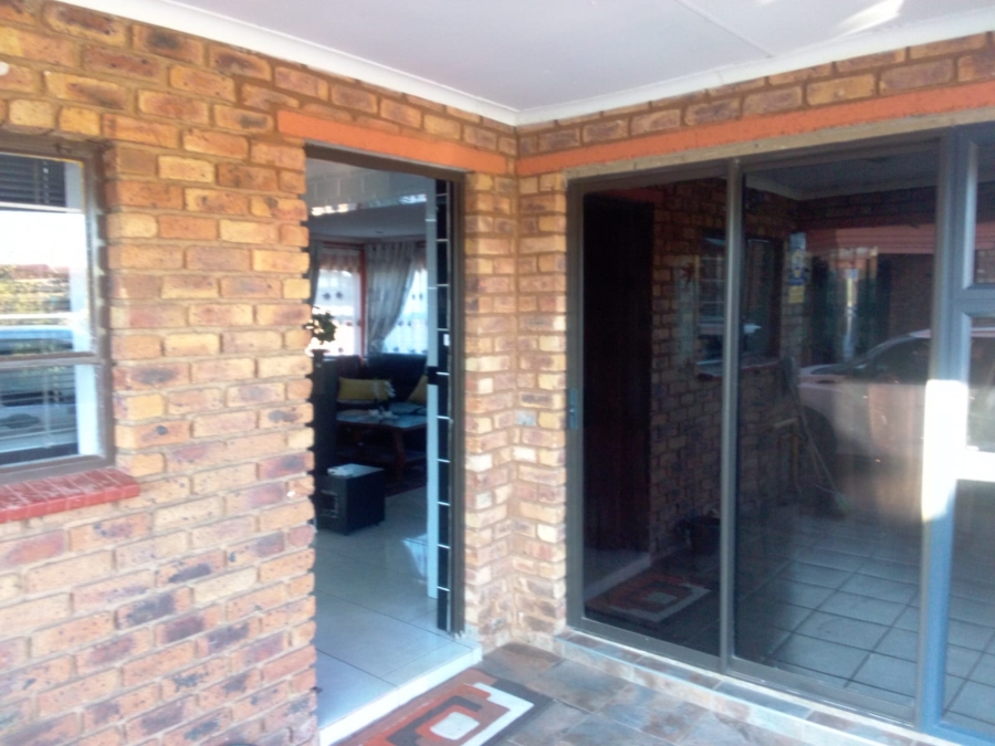 3 Bedroom Property for Sale in Geluksdal Gauteng