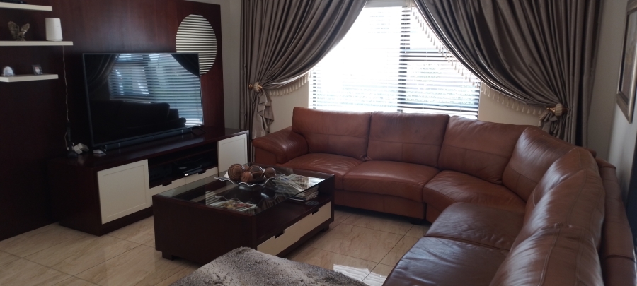 5 Bedroom Property for Sale in Helderwyk Gauteng