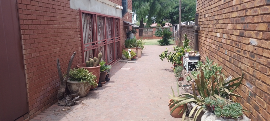 7 Bedroom Property for Sale in Sunair Park Gauteng