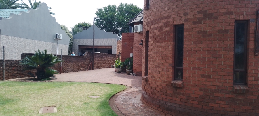 7 Bedroom Property for Sale in Sunair Park Gauteng