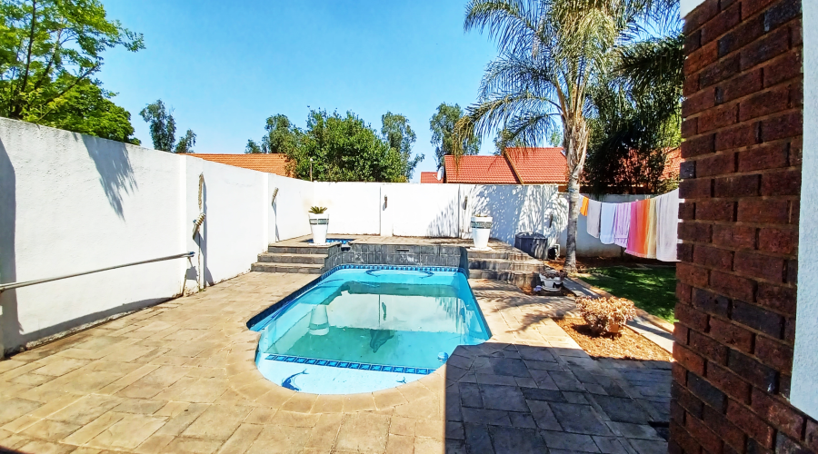 3 Bedroom Property for Sale in Vanderbijlpark SE 6 Gauteng