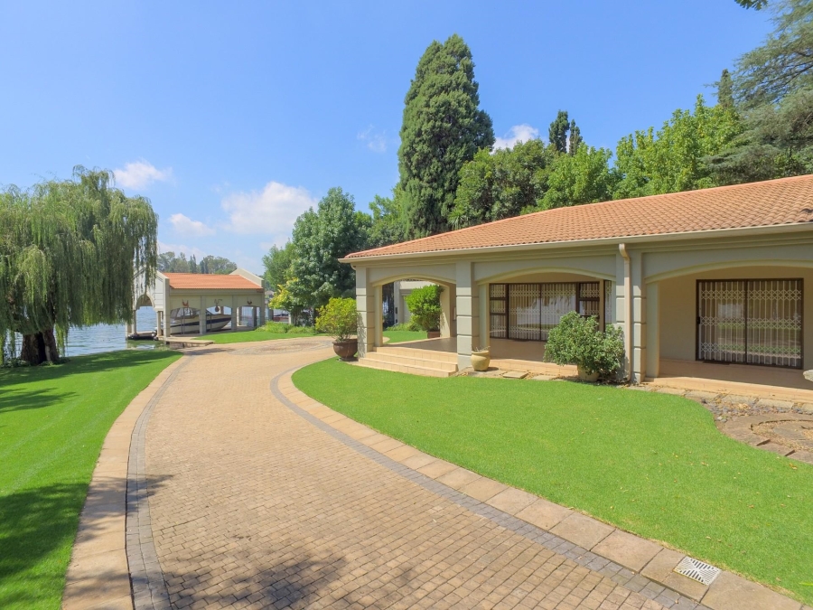 5 Bedroom Property for Sale in Marlbank Gauteng