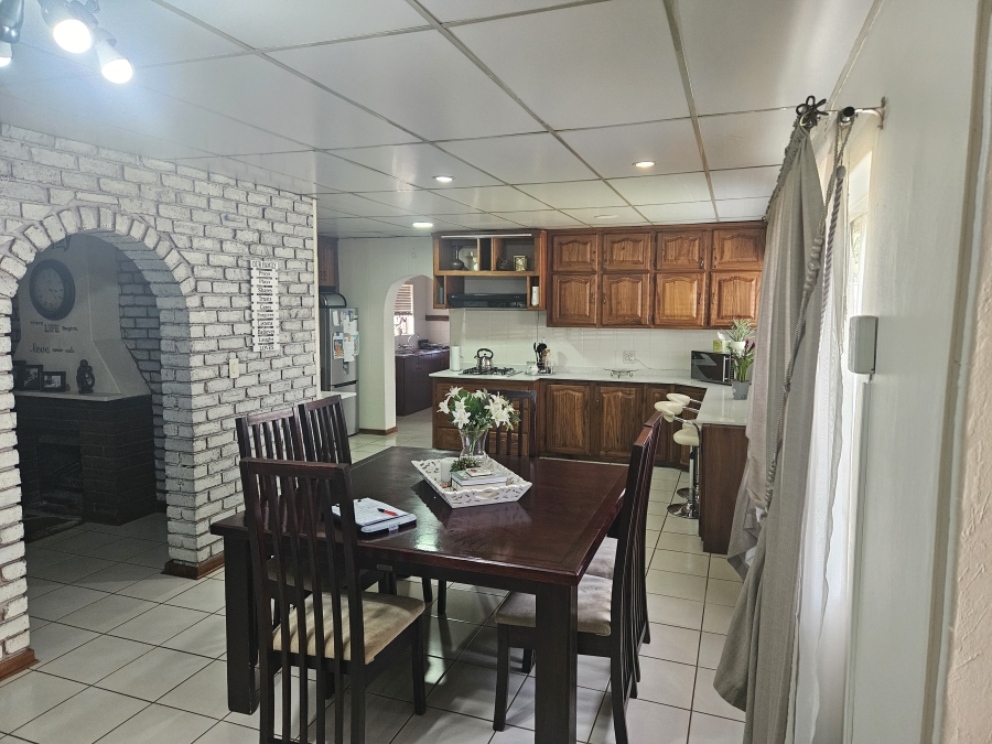 6 Bedroom Property for Sale in Sinoville Gauteng