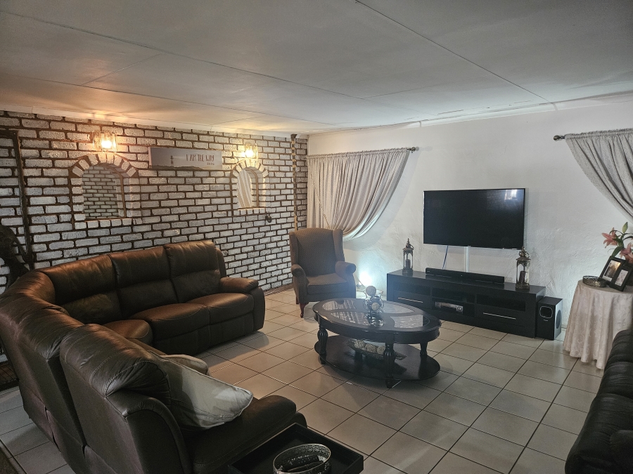 6 Bedroom Property for Sale in Sinoville Gauteng