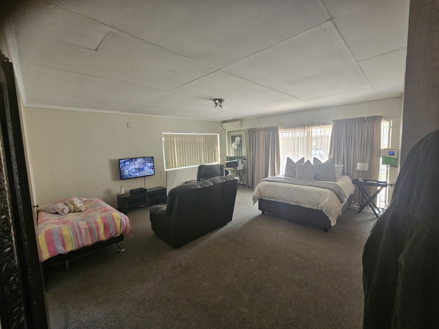 6 Bedroom Property for Sale in Sinoville Gauteng