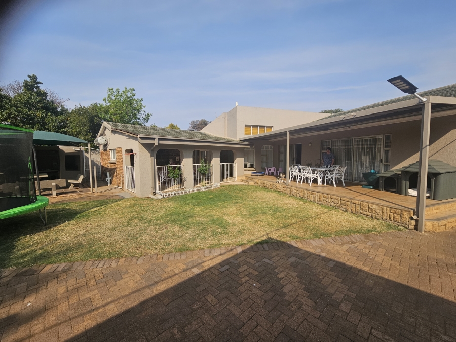 6 Bedroom Property for Sale in Sinoville Gauteng