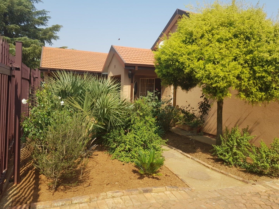 3 Bedroom Property for Sale in Falcon Ridge Gauteng