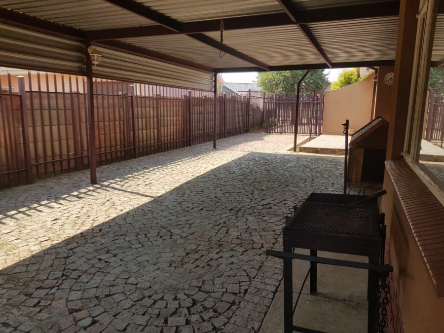 3 Bedroom Property for Sale in Falcon Ridge Gauteng