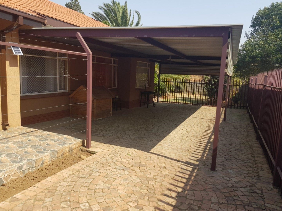 3 Bedroom Property for Sale in Falcon Ridge Gauteng