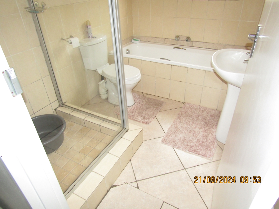 2 Bedroom Property for Sale in Buccleuch Gauteng