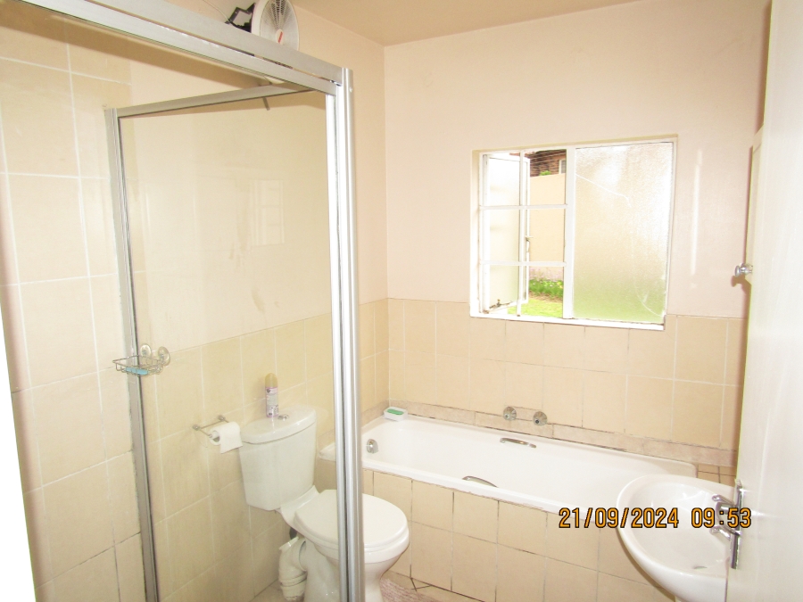 2 Bedroom Property for Sale in Buccleuch Gauteng