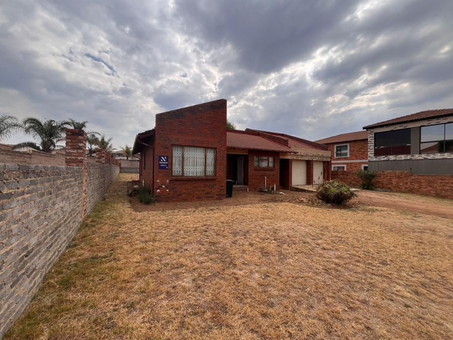 1 Bedroom Property for Sale in Liefde en Vrede Gauteng