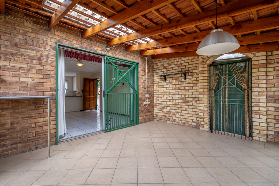 3 Bedroom Property for Sale in Bromhof Gauteng