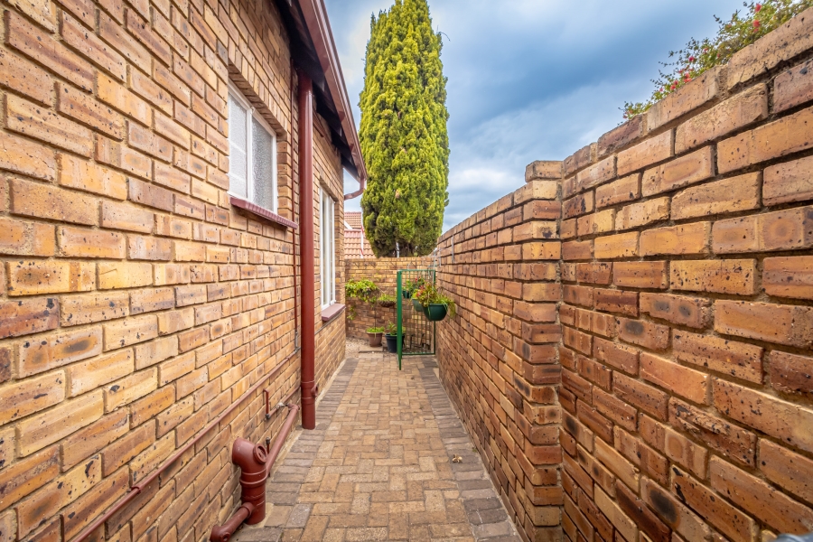 3 Bedroom Property for Sale in Bromhof Gauteng