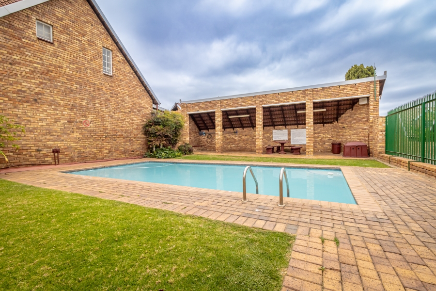 3 Bedroom Property for Sale in Bromhof Gauteng