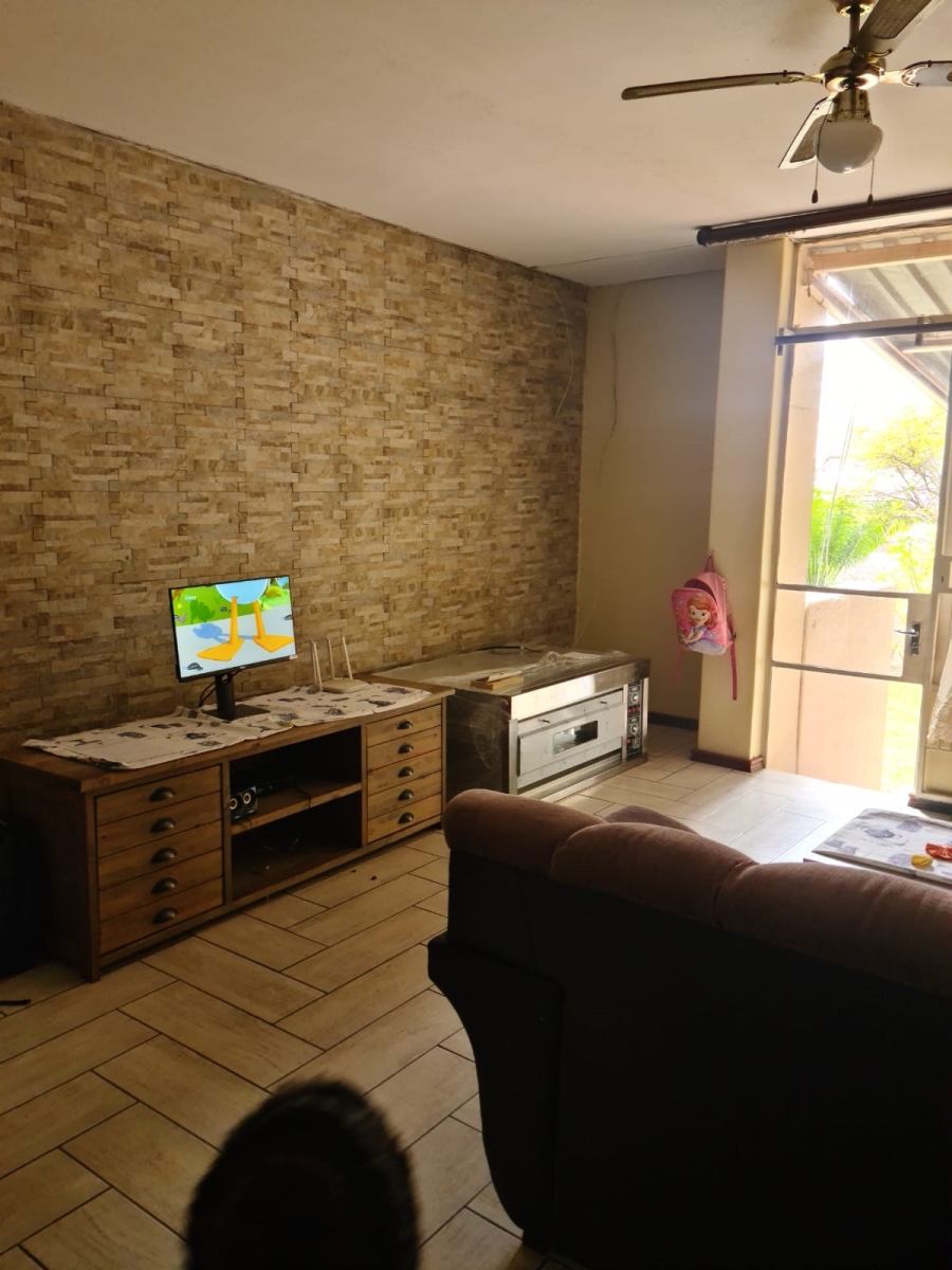 3 Bedroom Property for Sale in La Montagne Gauteng