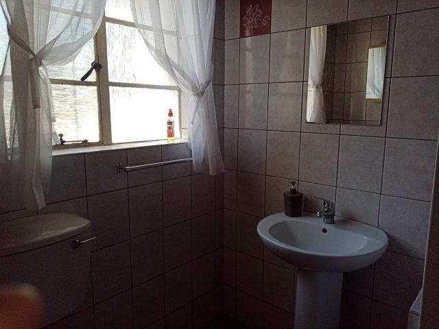 To Let 3 Bedroom Property for Rent in Strubenvale Gauteng