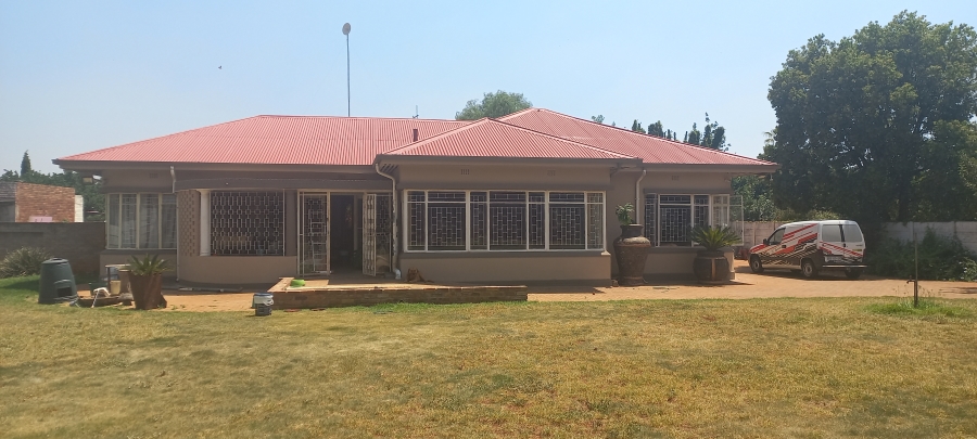 To Let 3 Bedroom Property for Rent in Strubenvale Gauteng