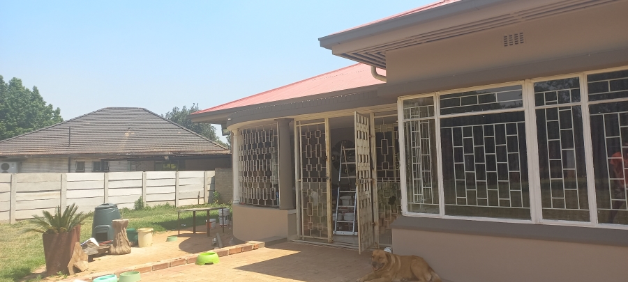 To Let 3 Bedroom Property for Rent in Strubenvale Gauteng