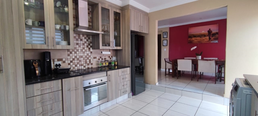 4 Bedroom Property for Sale in The Reeds Gauteng