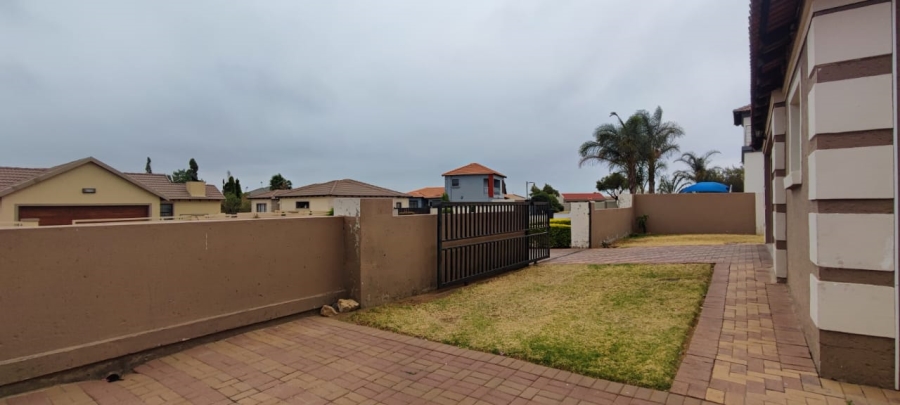 4 Bedroom Property for Sale in The Reeds Gauteng