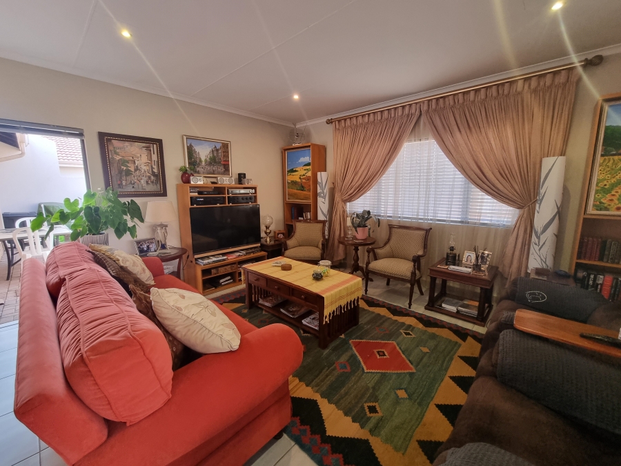 2 Bedroom Property for Sale in The Retreat Gauteng