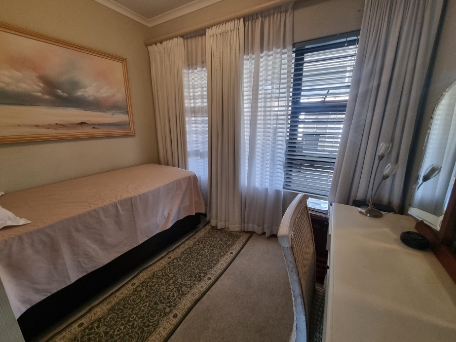 2 Bedroom Property for Sale in The Retreat Gauteng