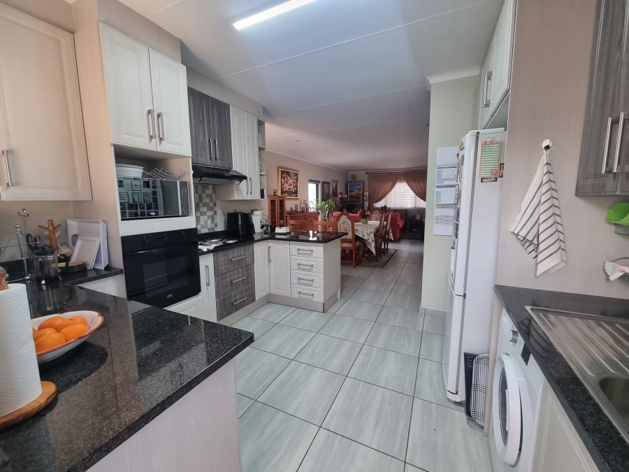 2 Bedroom Property for Sale in The Retreat Gauteng