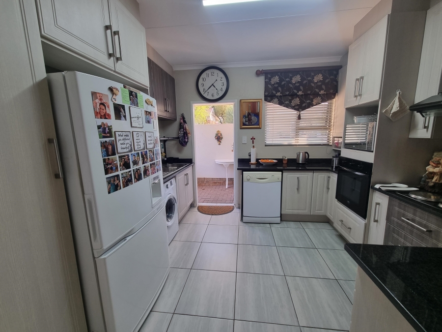 2 Bedroom Property for Sale in The Retreat Gauteng