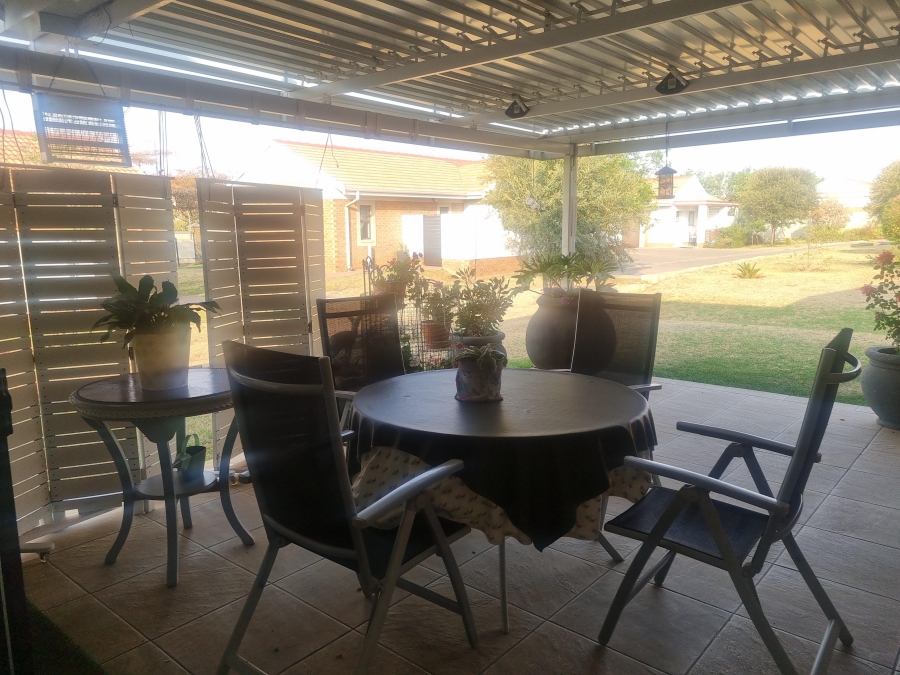 2 Bedroom Property for Sale in The Retreat Gauteng