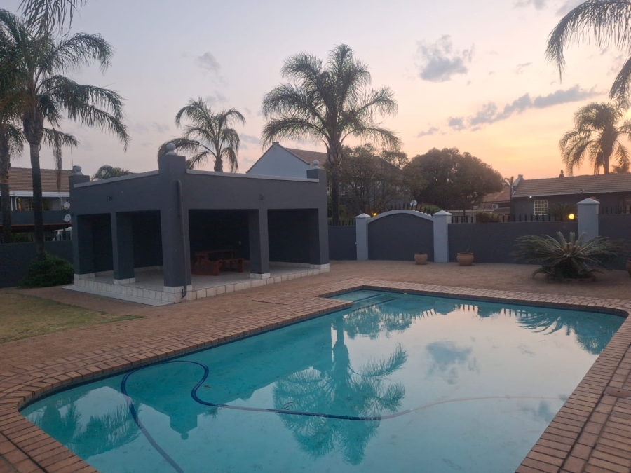 2 Bedroom Property for Sale in Bartlett Gauteng