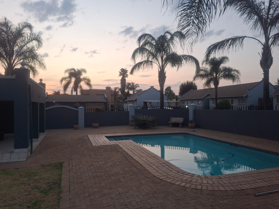 2 Bedroom Property for Sale in Bartlett Gauteng