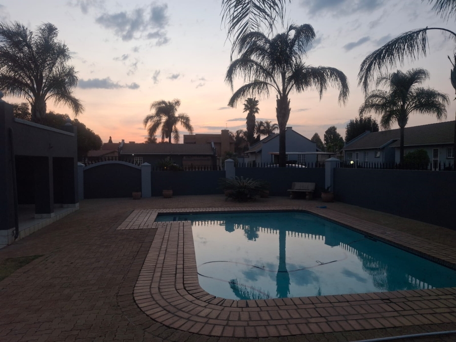 2 Bedroom Property for Sale in Bartlett Gauteng