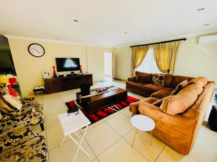 5 Bedroom Property for Sale in Meredale Gauteng