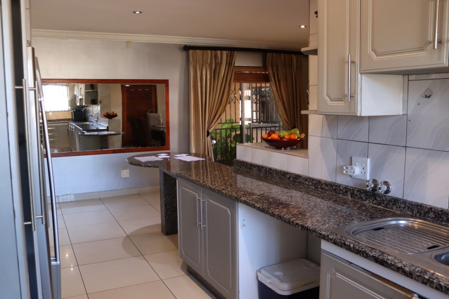 5 Bedroom Property for Sale in Meredale Gauteng