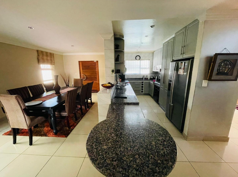 5 Bedroom Property for Sale in Meredale Gauteng