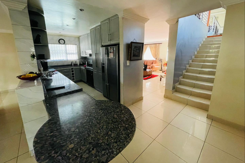 5 Bedroom Property for Sale in Meredale Gauteng