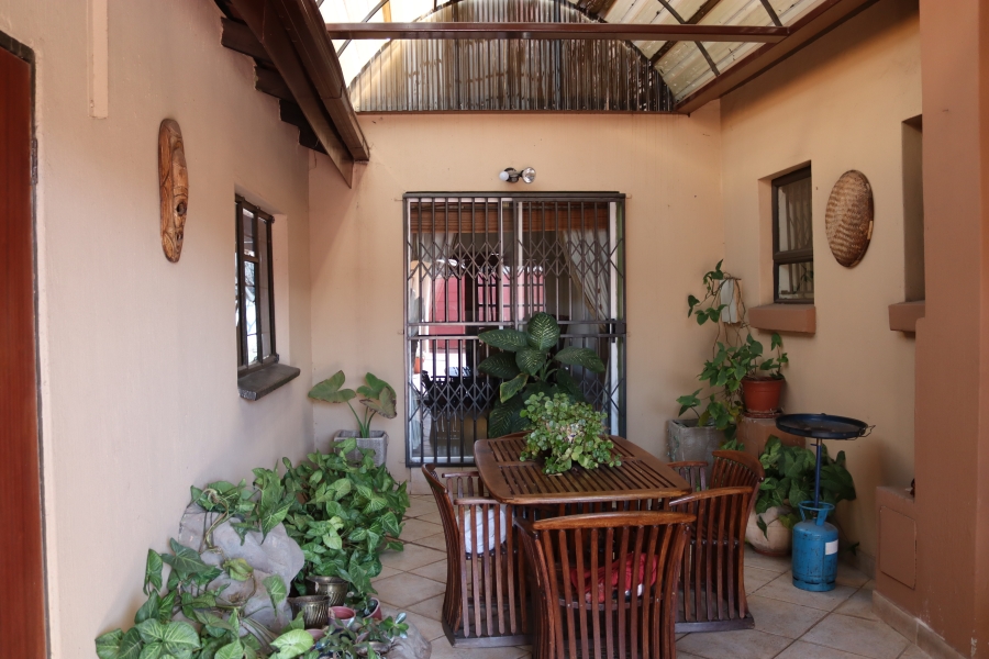 5 Bedroom Property for Sale in Meredale Gauteng