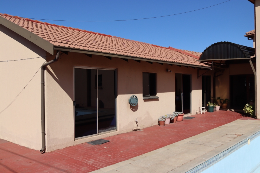 5 Bedroom Property for Sale in Meredale Gauteng