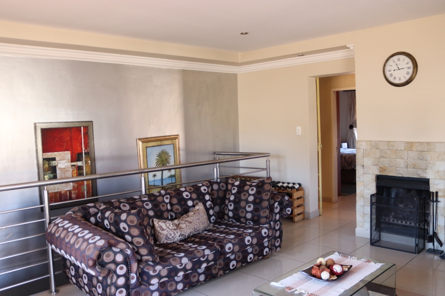 5 Bedroom Property for Sale in Meredale Gauteng