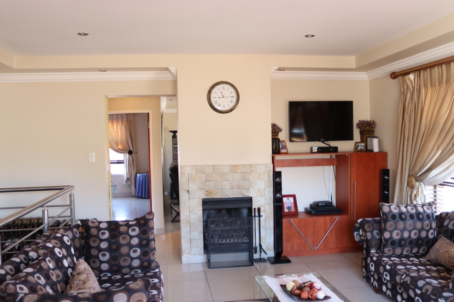 5 Bedroom Property for Sale in Meredale Gauteng