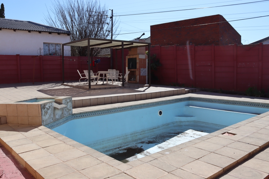 5 Bedroom Property for Sale in Meredale Gauteng