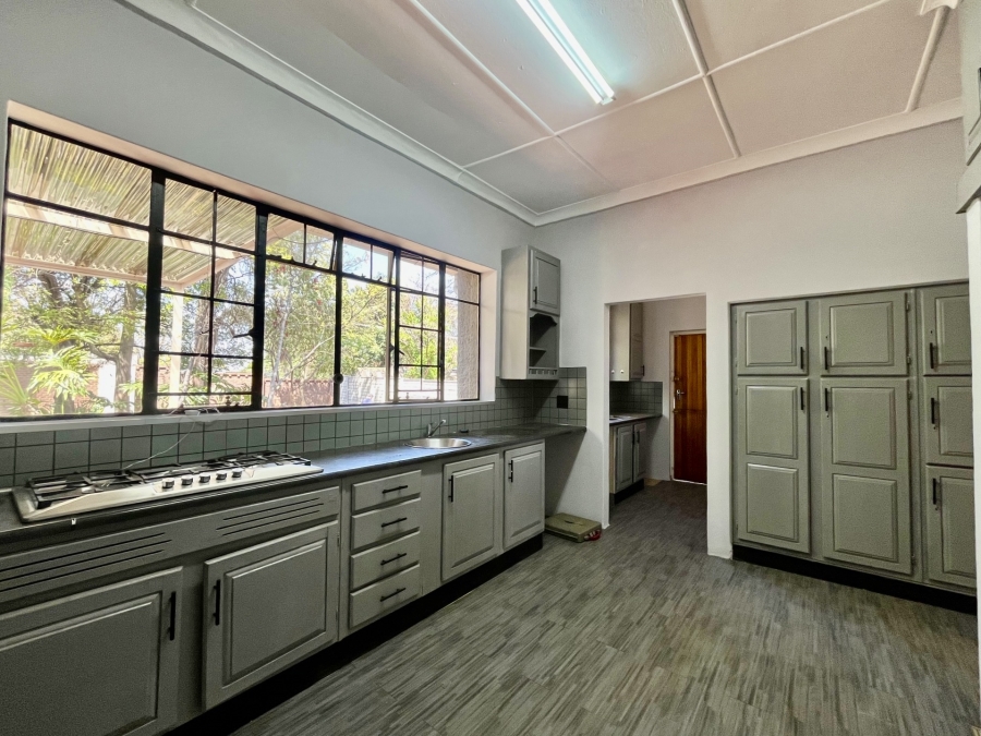 To Let 3 Bedroom Property for Rent in Linden Gauteng